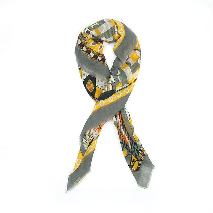 Bandana len in hình di sản màu xám