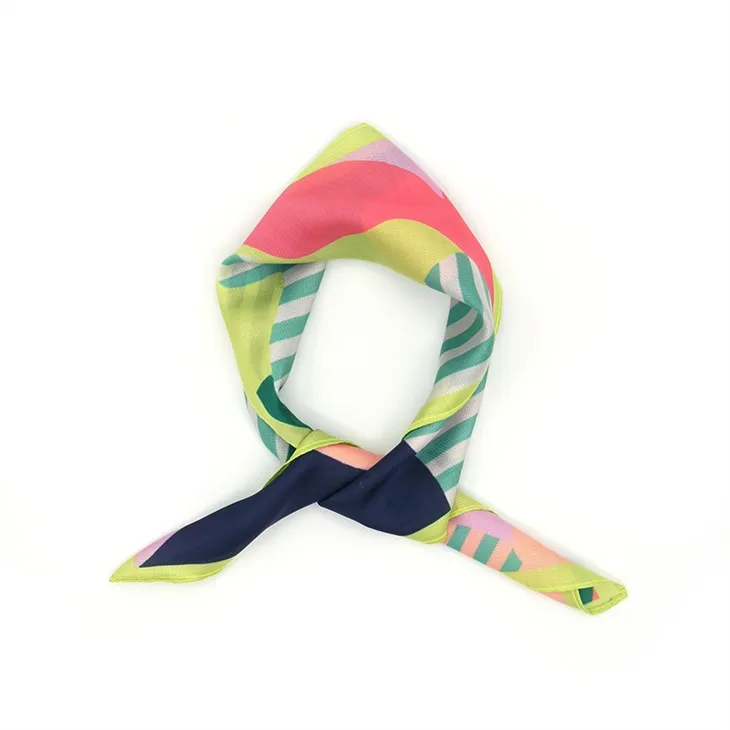 Tranh sơn dầu Khăn lụa