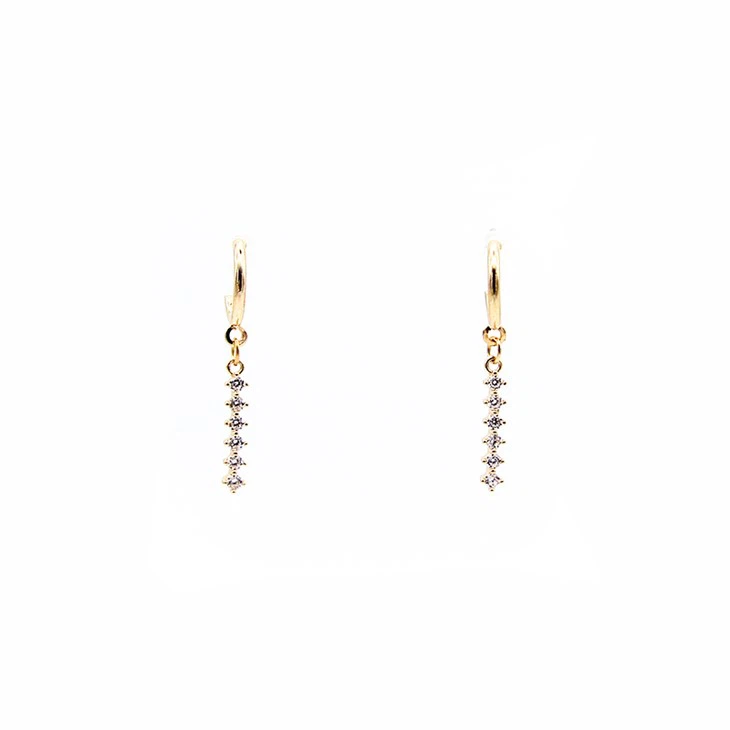 Hoa tai đính đá tinh xảo