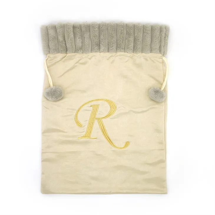 Vớ giáng sinh chữ khổng lồ