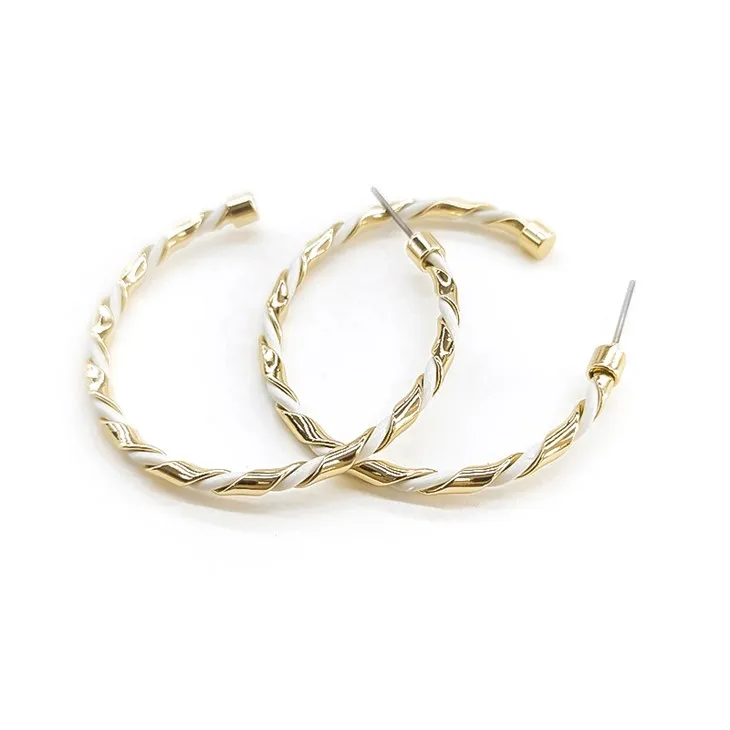 Bông tai Charm kết cấu vàng