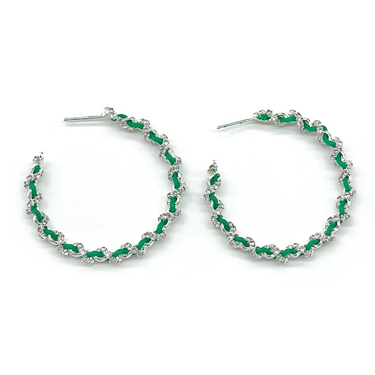 Hoa tai kết cấu đá quý xanh